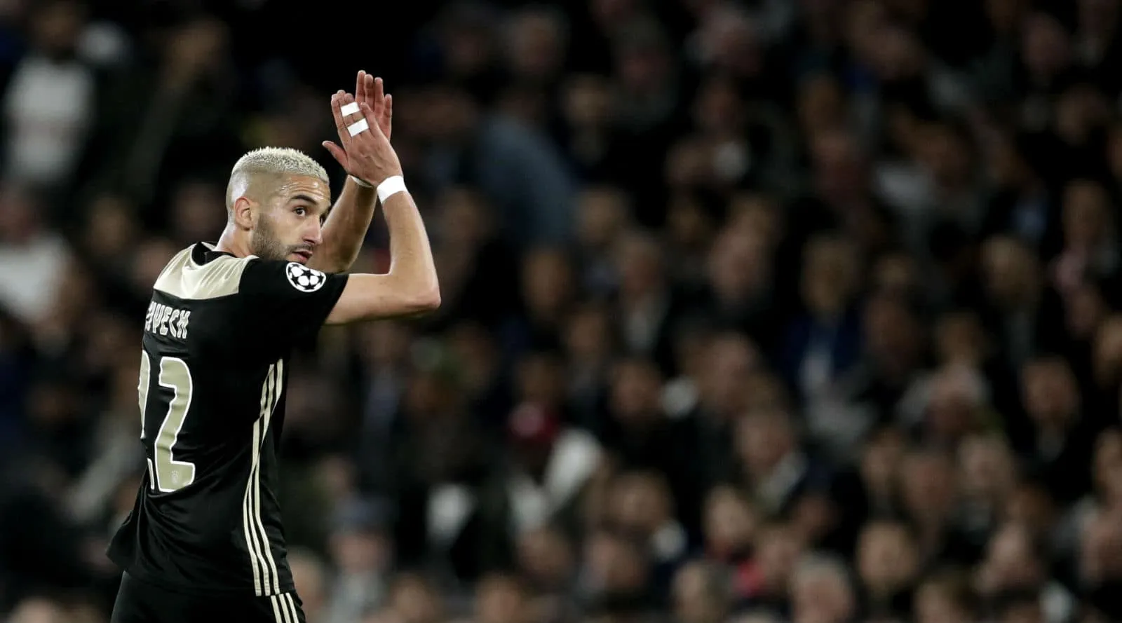 Ziyech simbolizou um Ajax n&atilde;o s&oacute; fatal com a bola, mas sufocante sem ela