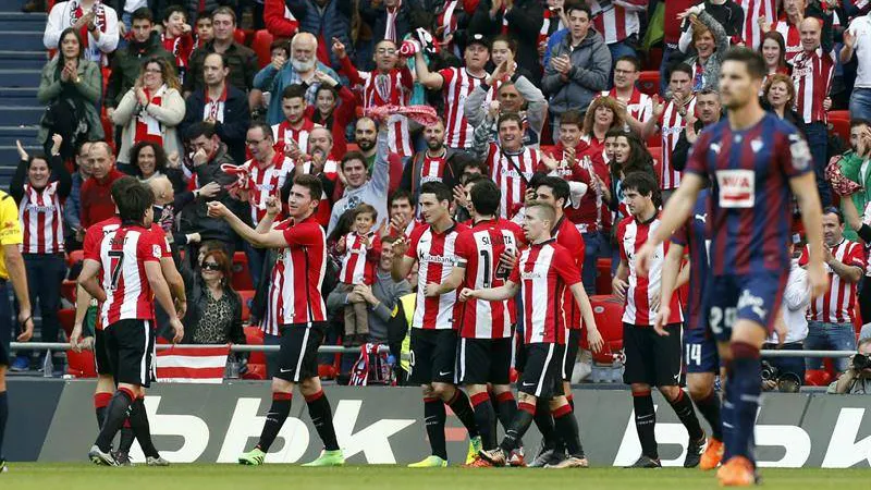 Aduriz fez dois gola&ccedil;os na goleada surpreendente do Athletic Bilbao sobre o Eibar