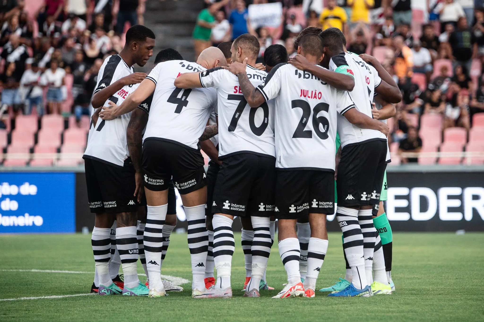 Nem Payet &eacute; suficiente e time misto do Vasco perde para o Nova Igua&ccedil;u, pelo Carioca