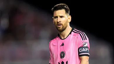 Auxiliar que chamou Messi de &lsquo;an&atilde;o possu&iacute;do&rsquo; se explica