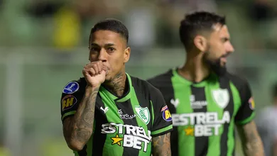 Am&eacute;rica-MG faz um primeiro tempo de gala, surra o Colo-Colo e vai &agrave;s oitavas