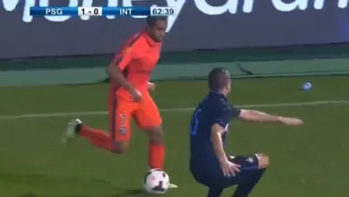 Vidic n&atilde;o &eacute; mais o mesmo, e Lucas Moura deixou isso claro com esse drible humilhante
