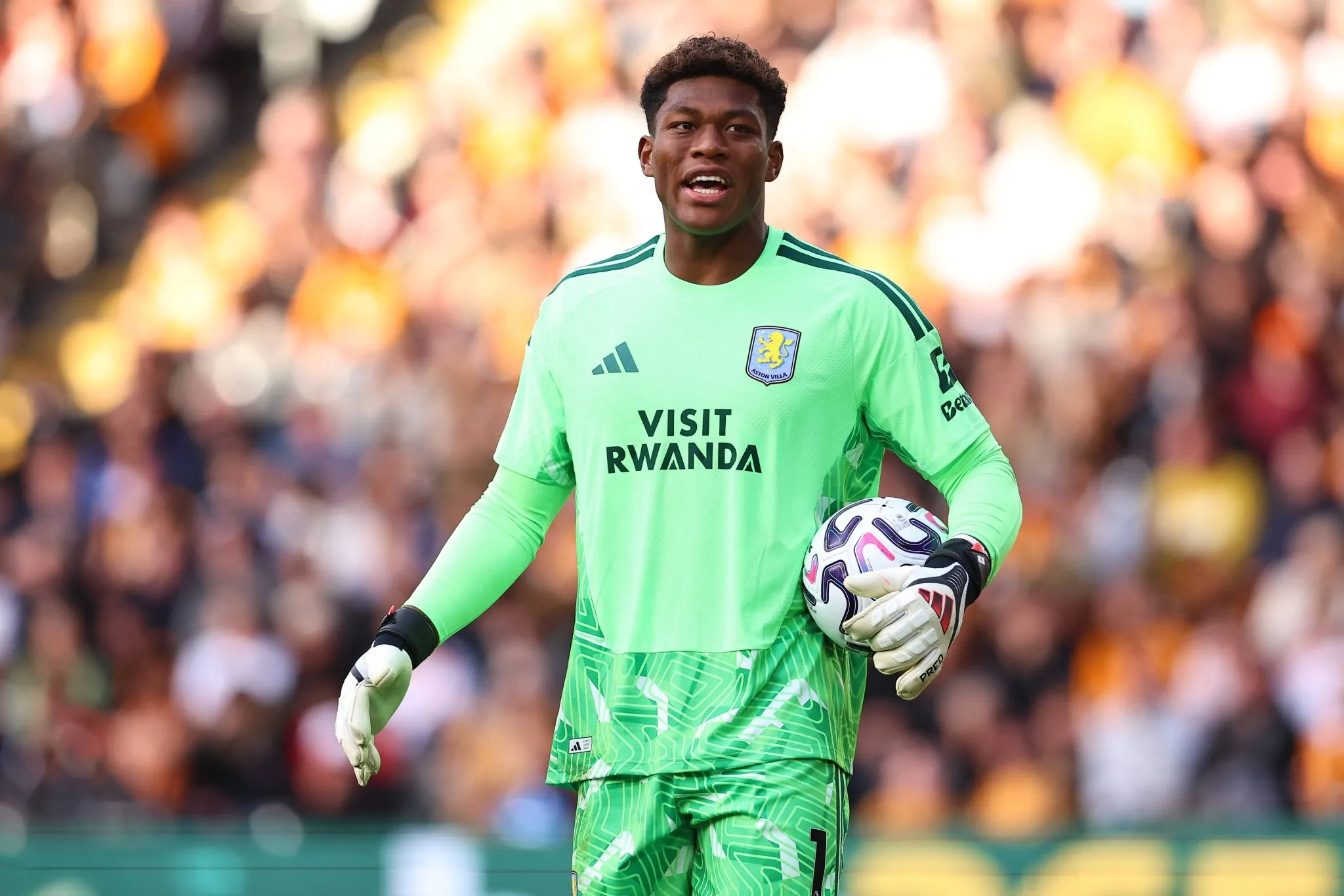 Suzuki em a&ccedil;&atilde;o pelo Aston Villa