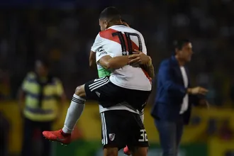 Quintero est&aacute; imposs&iacute;vel e anotou mais um gola&ccedil;o esp&iacute;rita pelo River Plate