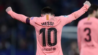 Robert Pires: &ldquo;N&atilde;o sei se Messi &eacute; o melhor da hist&oacute;ria, mas h&aacute; poucos no n&iacute;vel dele&rdquo;