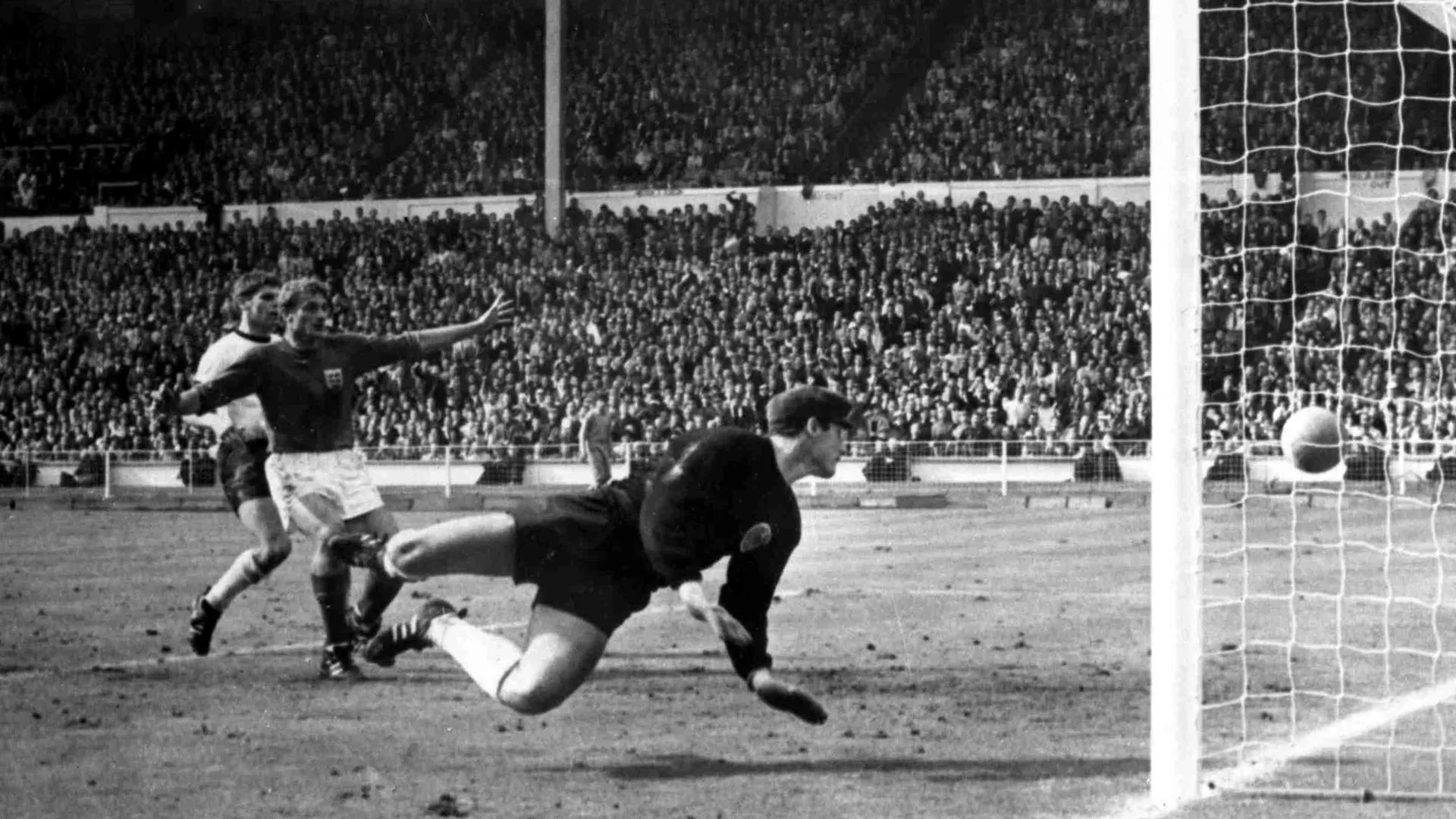 Os 50 anos do gol fantasma na final mais pol&ecirc;mica das Copas do Mundo: Inglaterra 1966