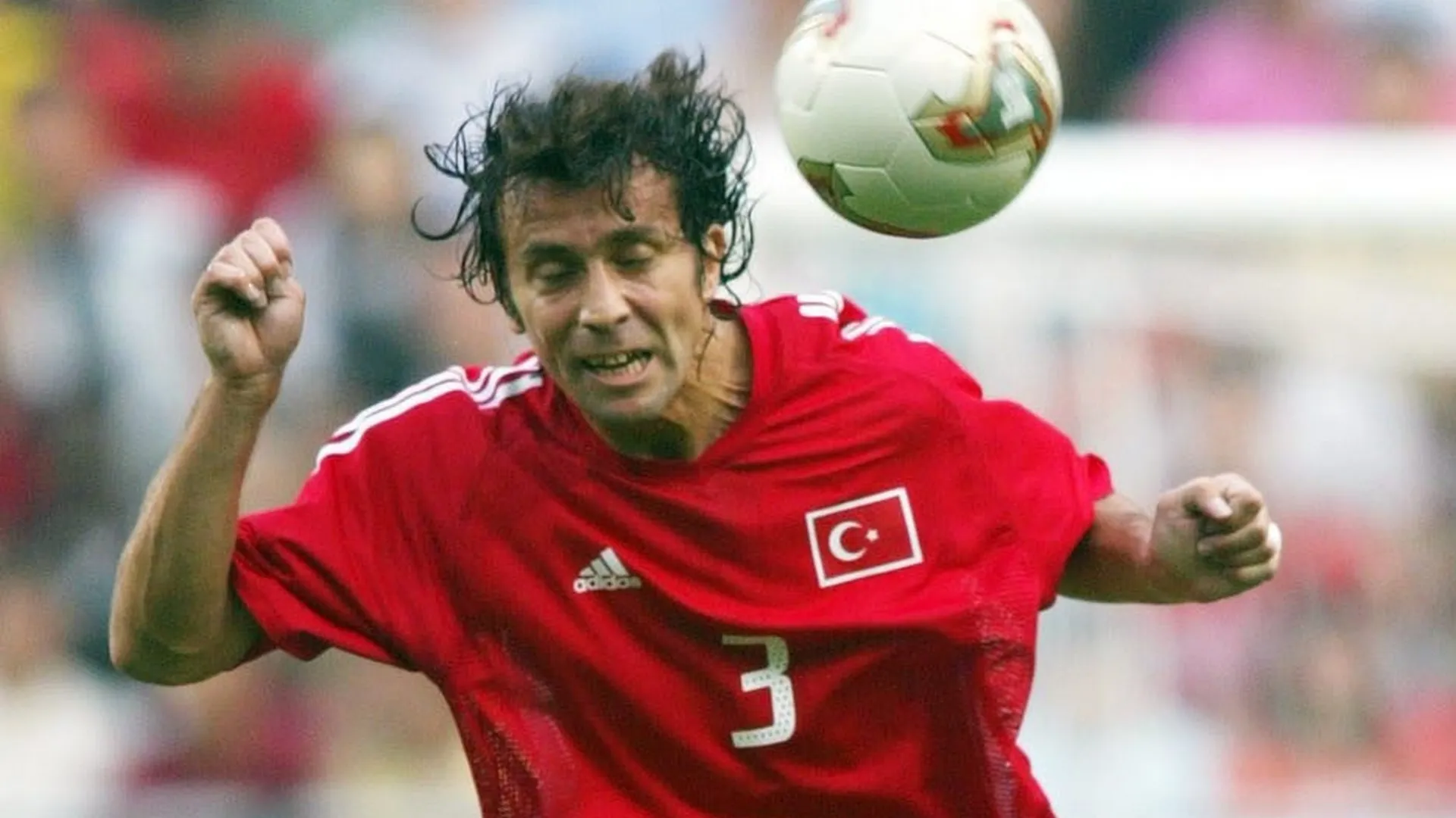 ULSAN, SOUTH KOREA - JUNE 03: WM 2002 in JAPAN und KOREA, Ulsan; GRUPPE C/BRASILIEN - TUERKEI (BRA - TUR) 2:1; Buelent KORKMAZ/TUR (Photo by Andreas Rentz/Bongarts/Getty Images)
