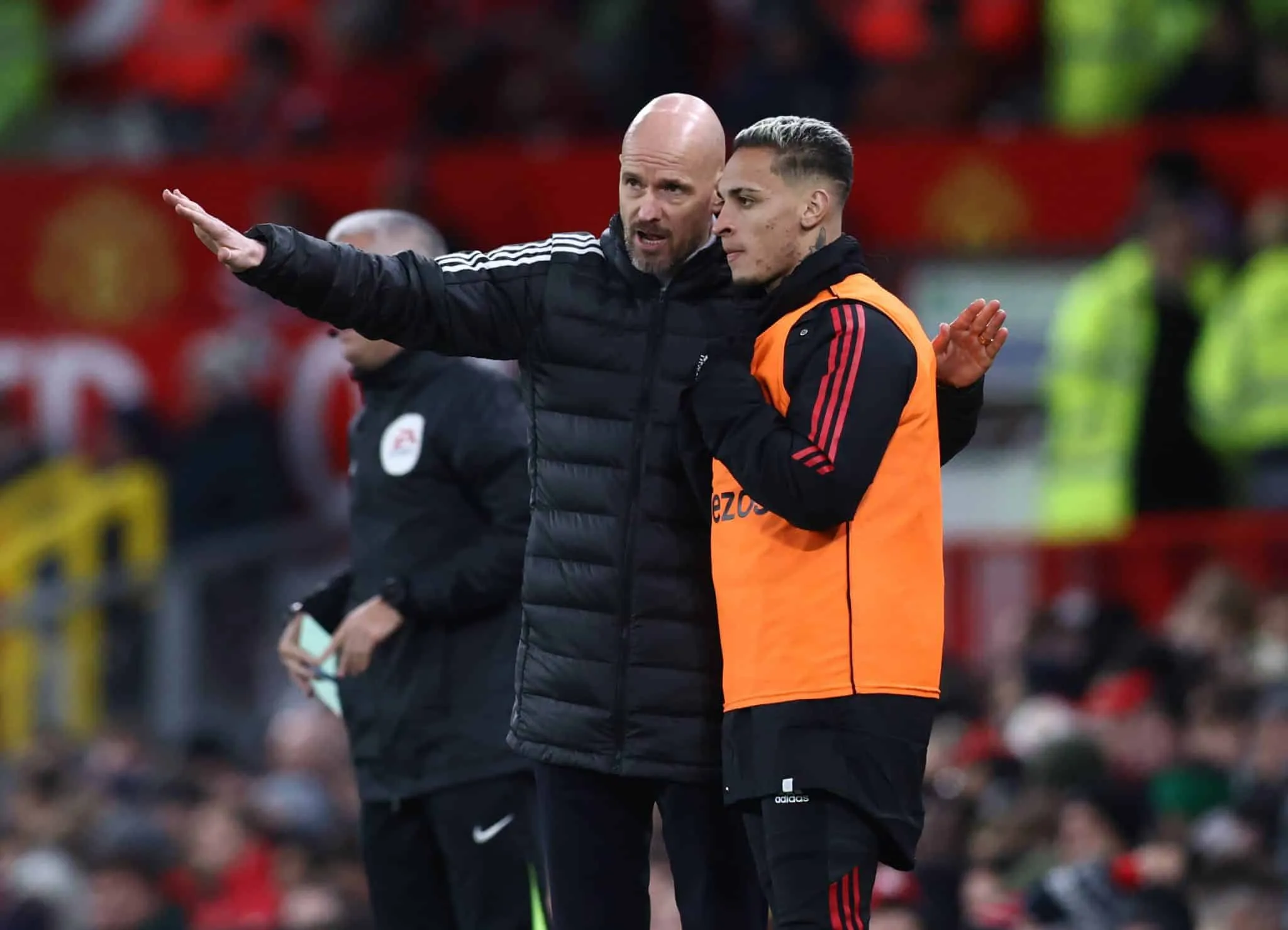 Ten Hag insinua que Antony &lsquo;n&atilde;o faz por merecer&rsquo; vaga no United