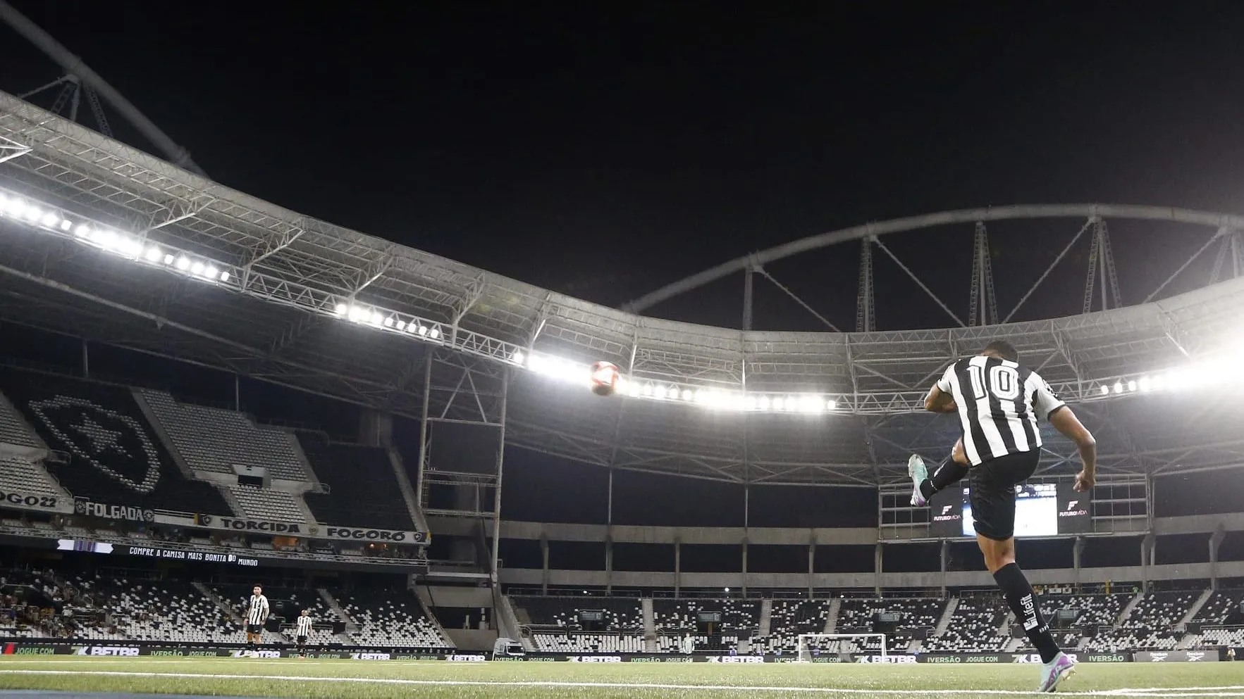 Jogos do Campeonato Carioca no Rio ainda n&atilde;o encheram um Maracan&atilde;