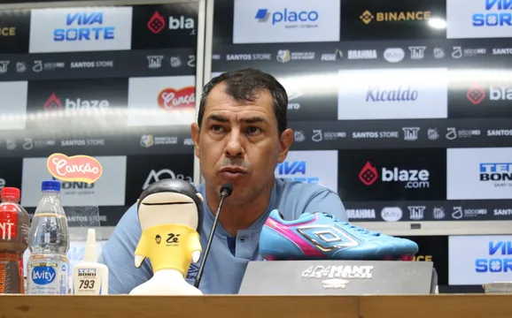 Envolvido, Carille revela como est&aacute; o planejamento do Santos para 2025