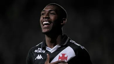 Trinca de erros afunda Internacional e traz al&iacute;vio ao Vasco de Diniz em batalha de mais de 3h