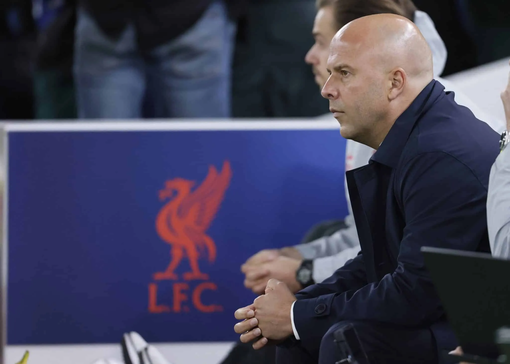 Arne Slot supera at&eacute; J&uuml;rgen Klopp e atinge recorde in&eacute;dito em 132 anos de Liverpool