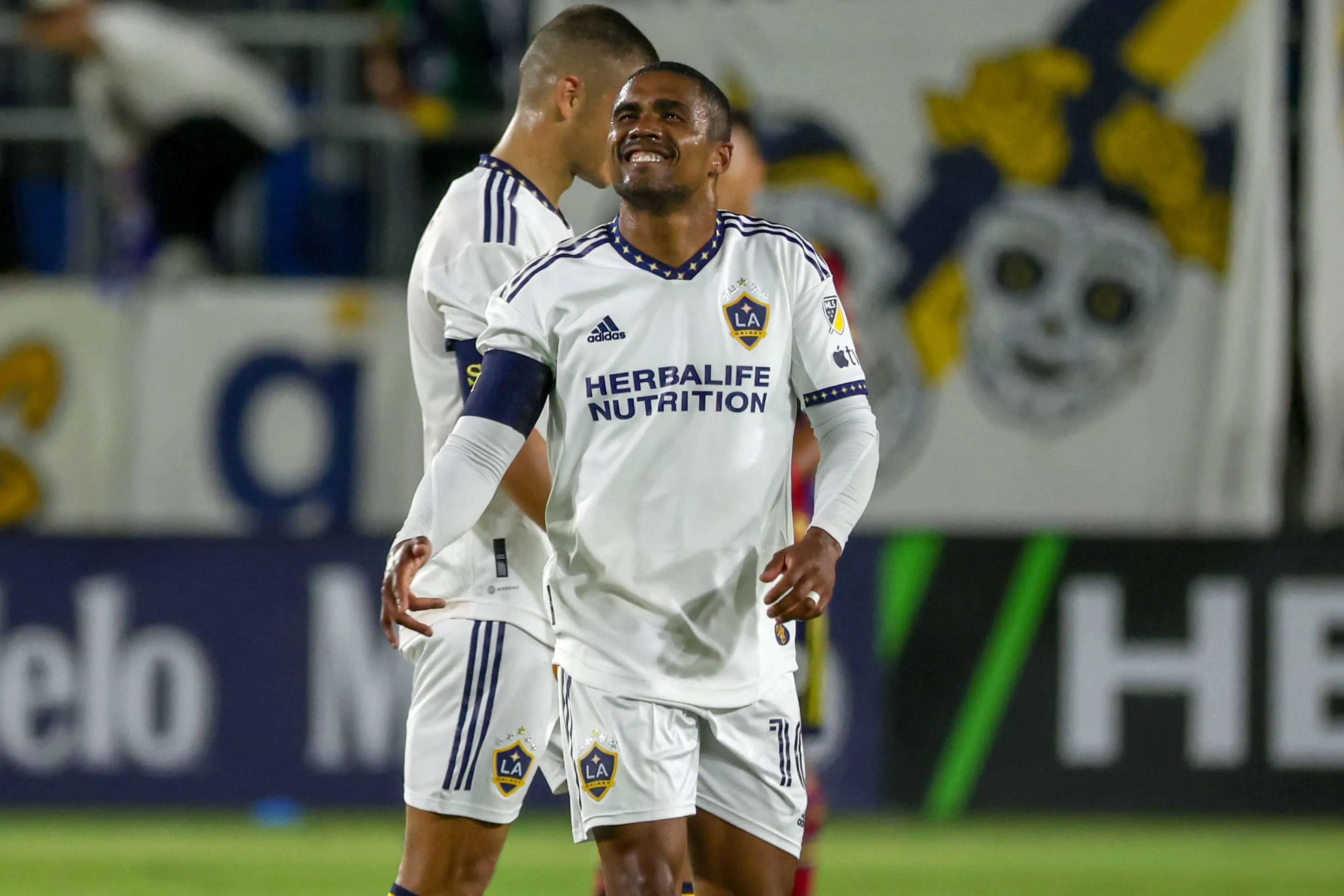 Flamengo e S&atilde;o Paulo fazem consulta por Douglas Costa; veja o que ele pensa sobre o futuro