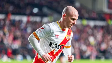 &lsquo;Achei que ia ter um ataque card&iacute;aco e morrer&rsquo;: jogador do Rayo Vallecano abre o jogo sobre sa&uacute;de mental