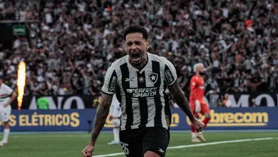 Gol do t&iacute;tulo do Botafogo coroa reden&ccedil;&atilde;o de Gregore uma semana ap&oacute;s expuls&atilde;o em final