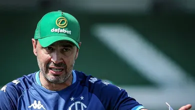 Treinador revela como pretende operar milagre no Guarani, lanterna da S&eacute;rie B