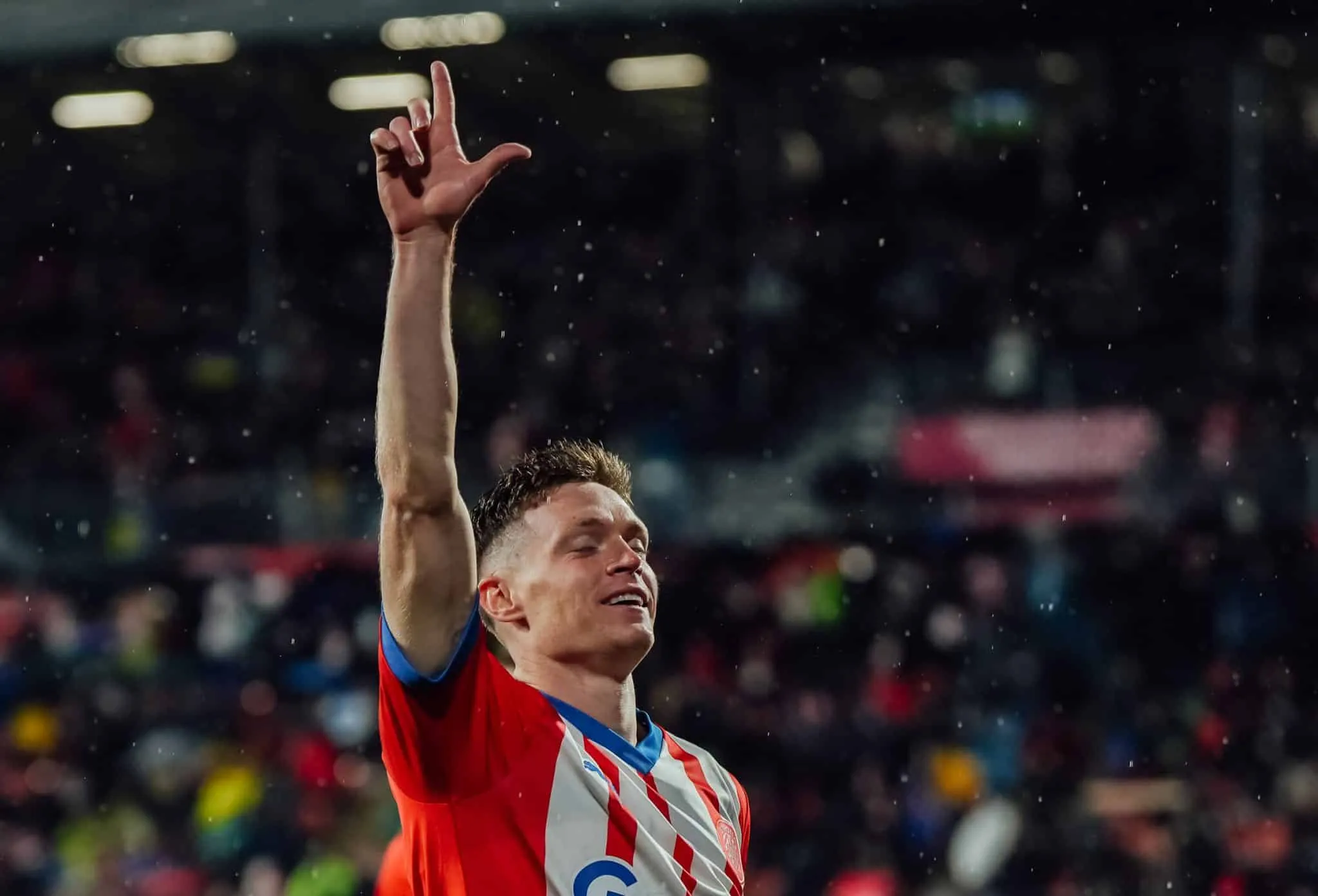 Girona acorda no 2&ordm; tempo, bate Rayo e volta ao segundo lugar de La Liga