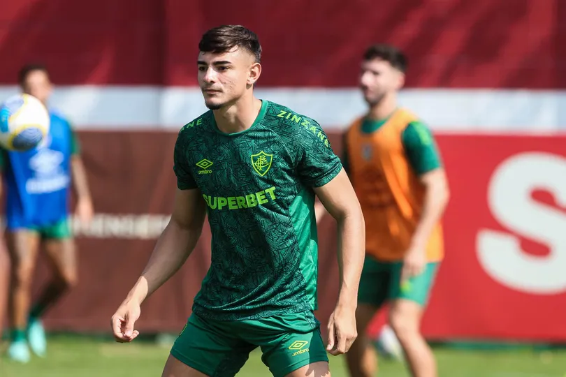 Felipe Andrade tem treinado como volante no Fluminense - Foto: MARCELO GON&Ccedil;ALVES / FLUMINENSE FC