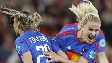 Lyon freia conto de fadas do Benfica e vira para largar na frente na Champions Feminina