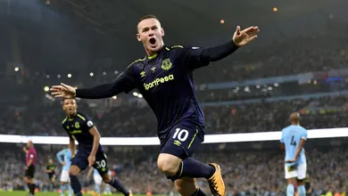 Rooney fez um pouco mais de hist&oacute;ria, mas, com um a menos, o City lutou e arrancou o empate