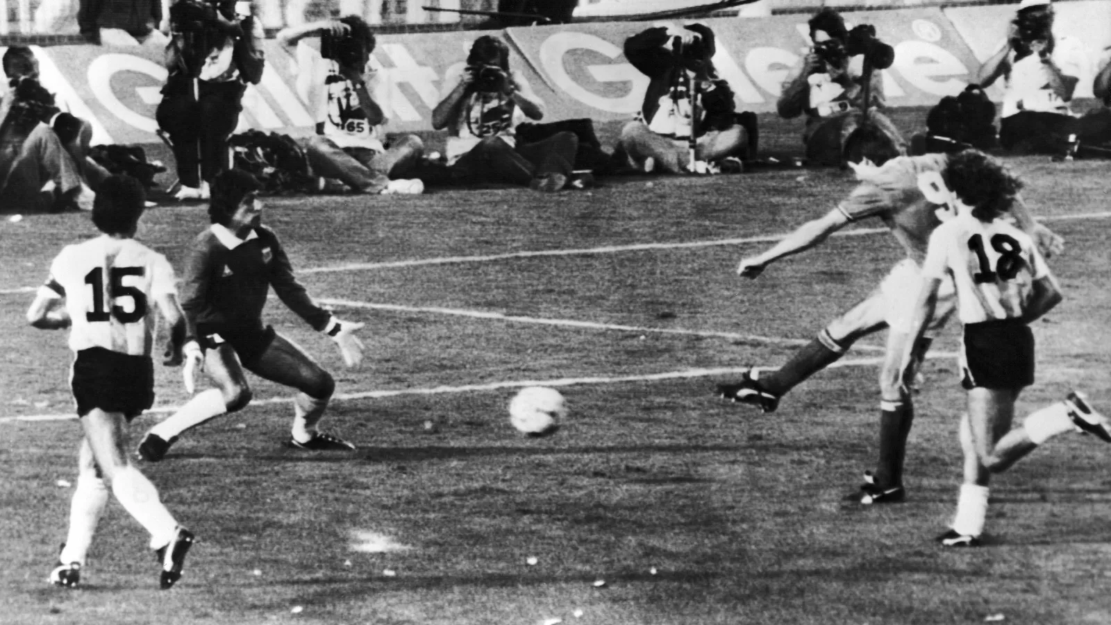 Os 65 anos de uma lenda do gol e da sele&ccedil;&atilde;o argentina: Ubaldo Fillol