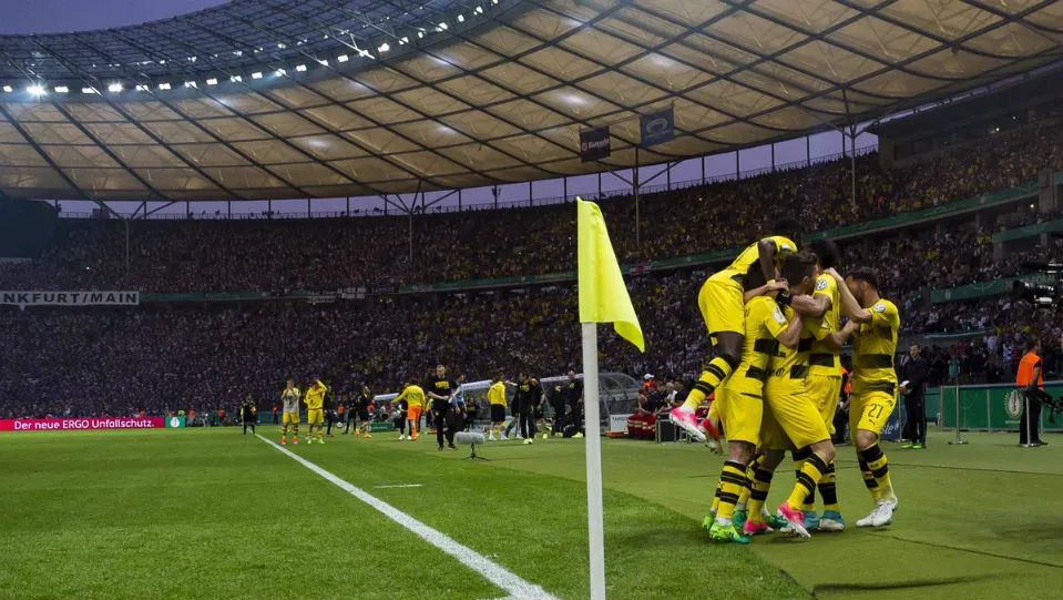 O impar&aacute;vel Demb&eacute;l&eacute; destoa e, enfim, leva o Dortmund de volta &agrave; gl&oacute;ria na Copa da Alemanha