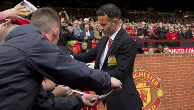 Depois desta goleada, o apelo ser&aacute; grande pela perman&ecirc;ncia de Giggs como t&eacute;cnico
