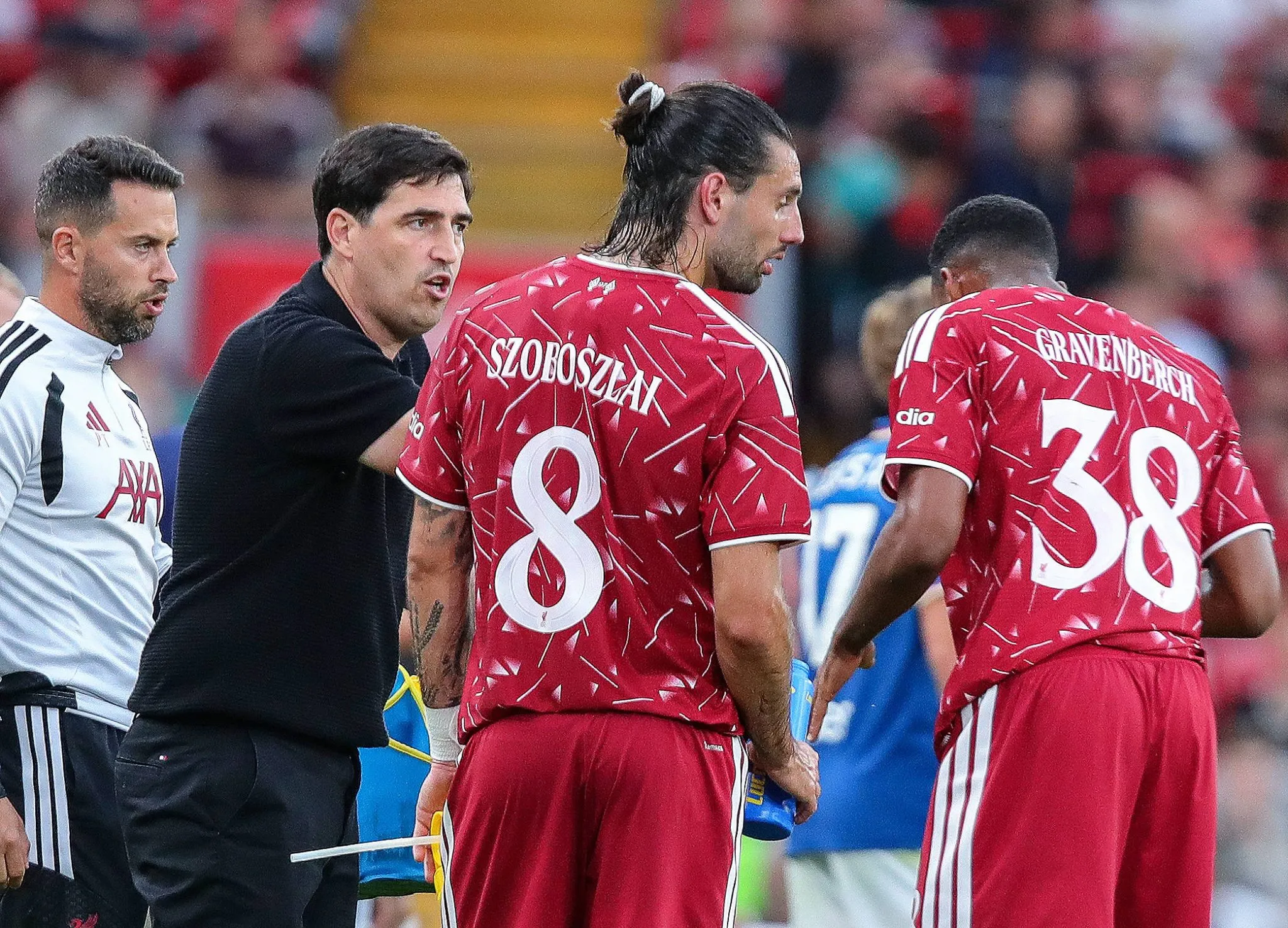 Iraola orienta jogadores do Liverpool 