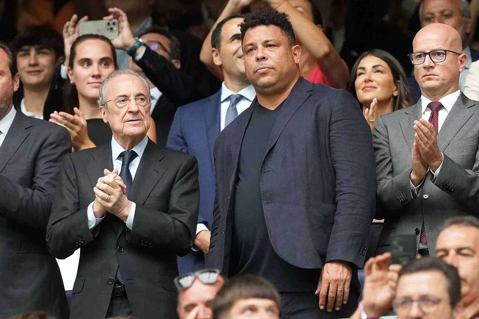 Ronaldo Naz&aacute;rio nas arquibancadas do Santiago Bernab&eacute;u em jogo entre Real Madrid e Valladolid