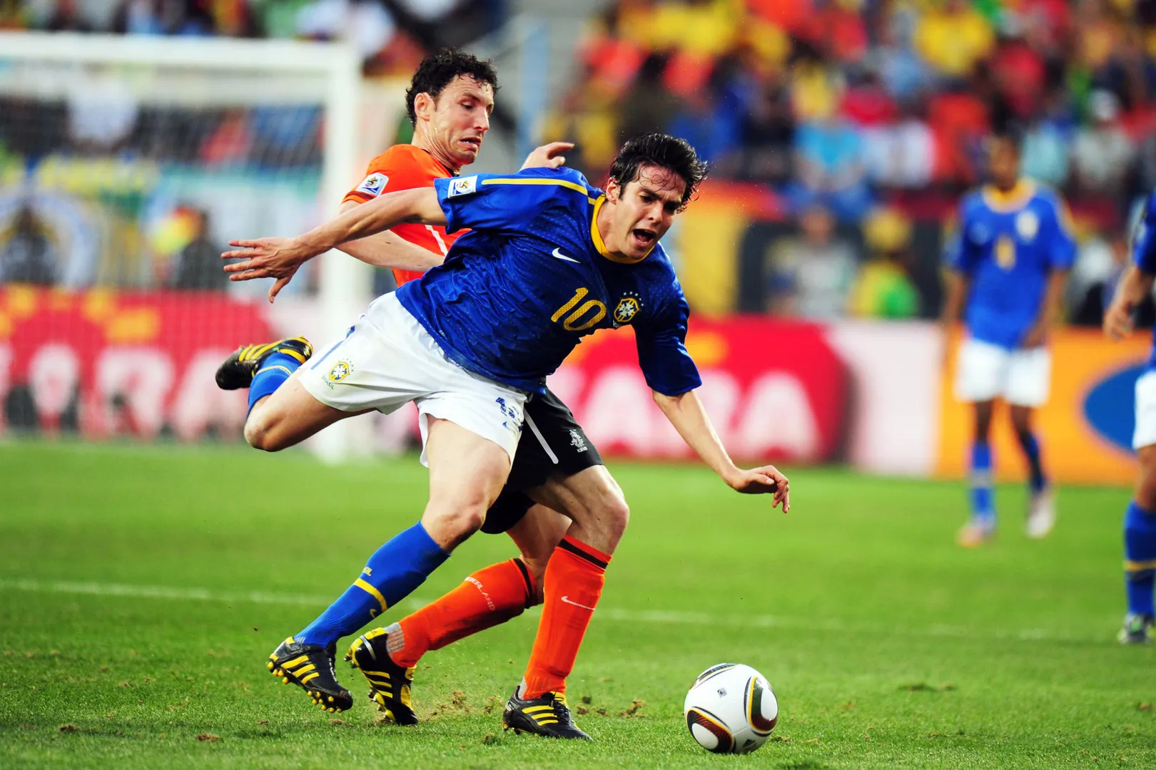 Kak&aacute;, em a&ccedil;&atilde;o pelo Brasil contra a Holanda