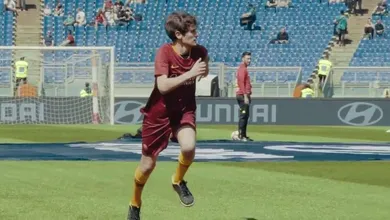 &ldquo;At&eacute; eu faria esse gol&rdquo;: Um torcedor da Roma cornetou &Uuml;nder e foi convidado a provar no Est&aacute;dio Ol&iacute;mpico