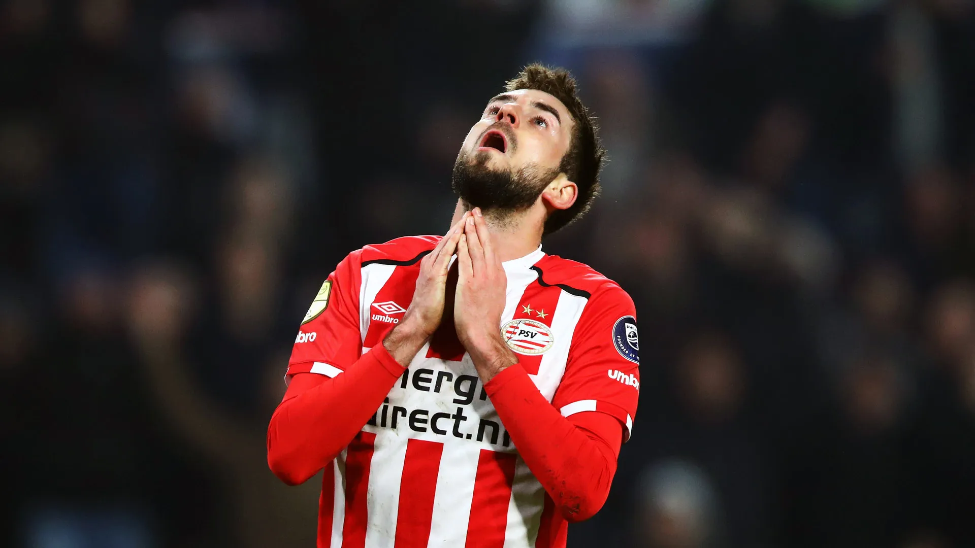 De novo, PSV muda para tentar avan&ccedil;ar