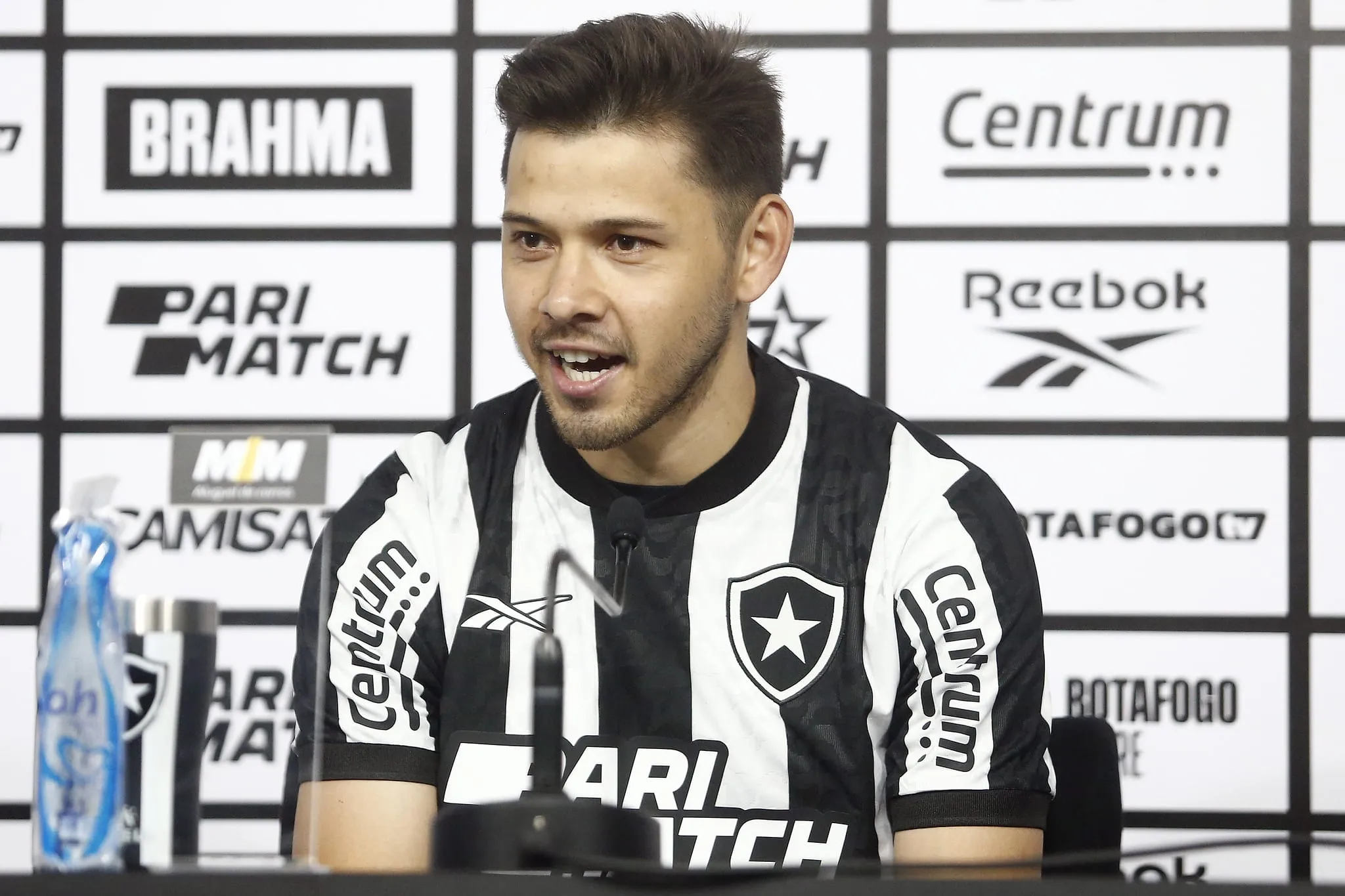 &lsquo;Dez vezes Garrincha&rsquo;: &Oacute;scar Romero exalta passado e projeta futuro do Botafogo