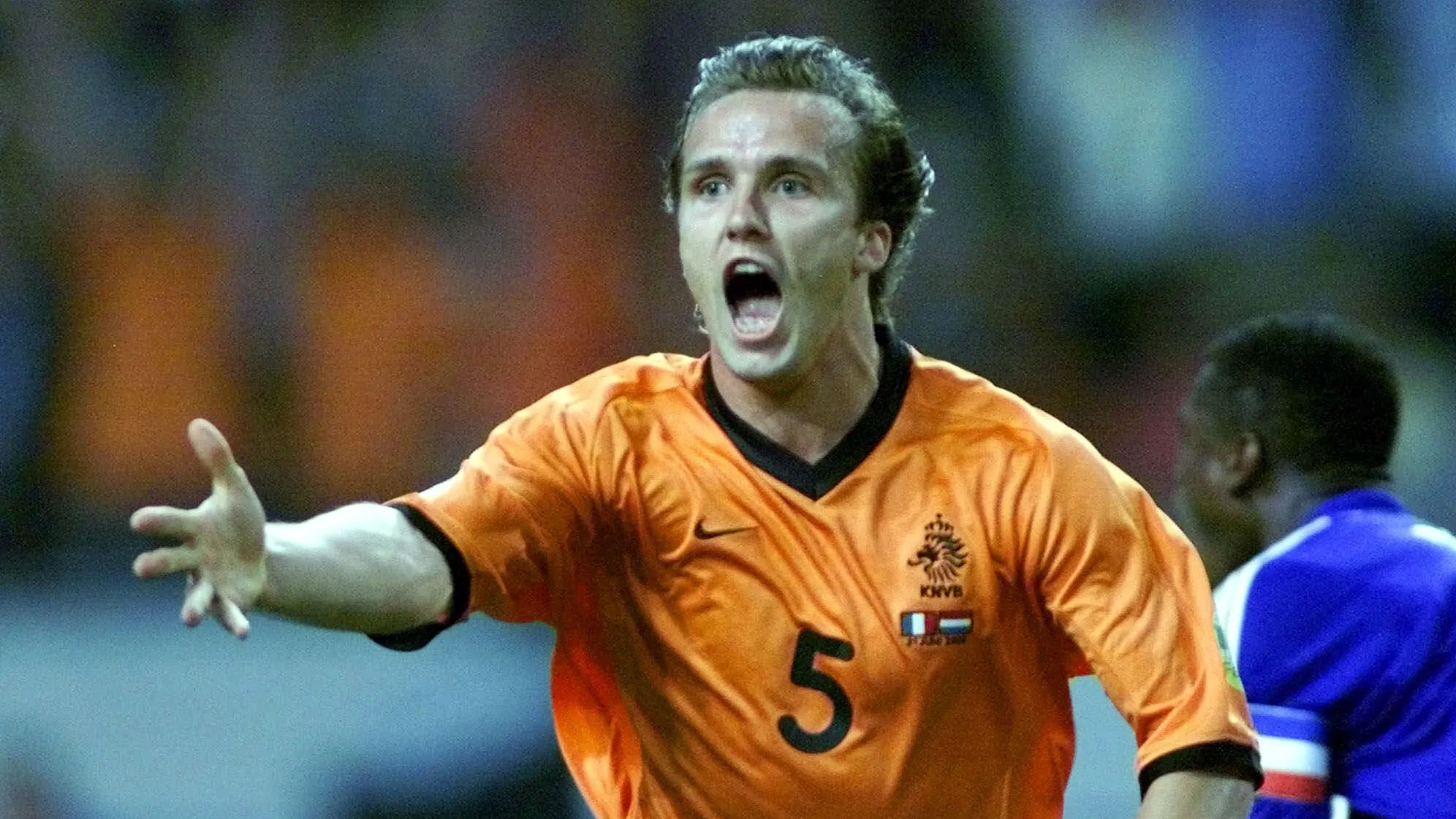 Zenden na Eurocopa de 2000, pela sele&ccedil;&atilde;o holandesa (AP Photo/Thomas Kienzle)