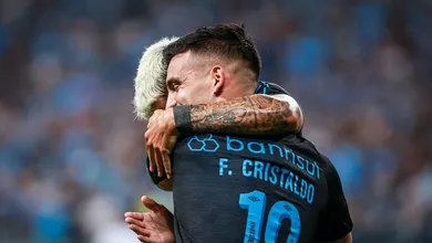 Gr&ecirc;mio vence apatia inicial, confirma vaga na Libertadores e rebaixa o Goi&aacute;s