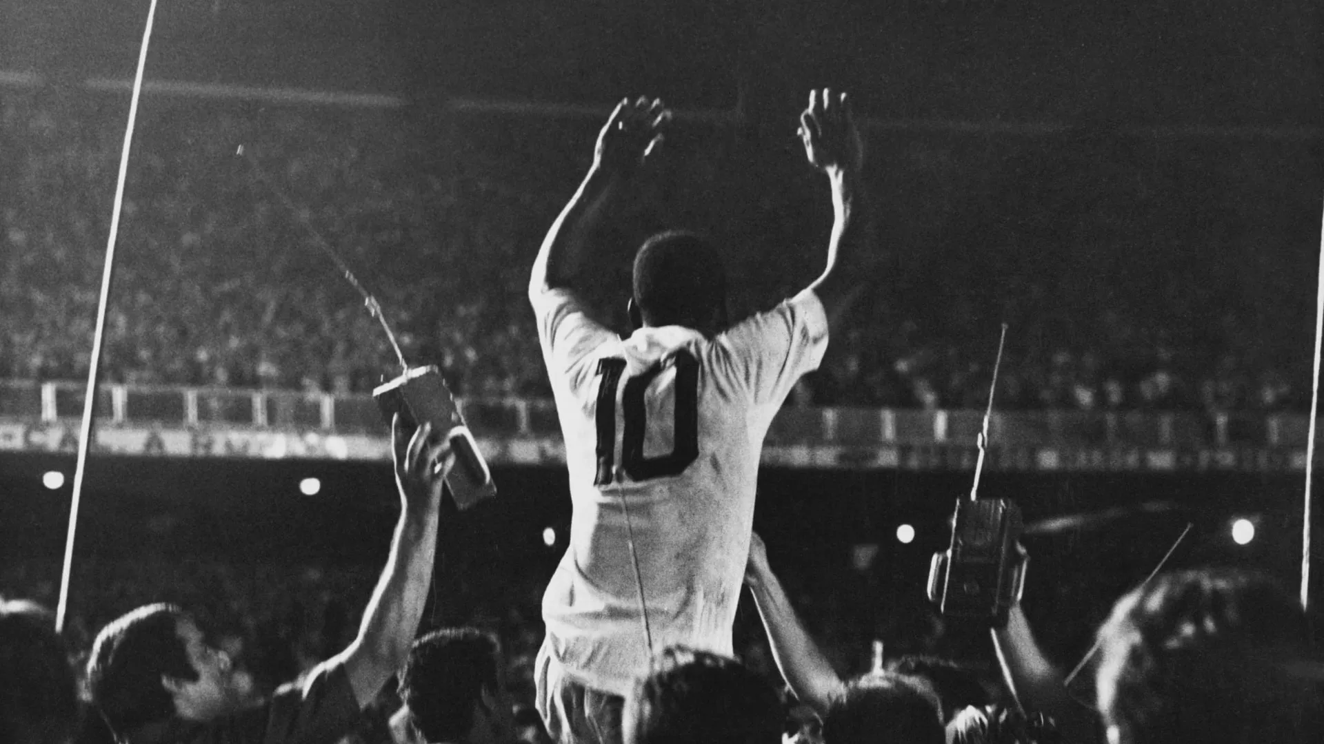 &ldquo;Santos de todos os gols&rdquo; traz muita bola na rede e depoimentos de grandes &iacute;dolos do clube
