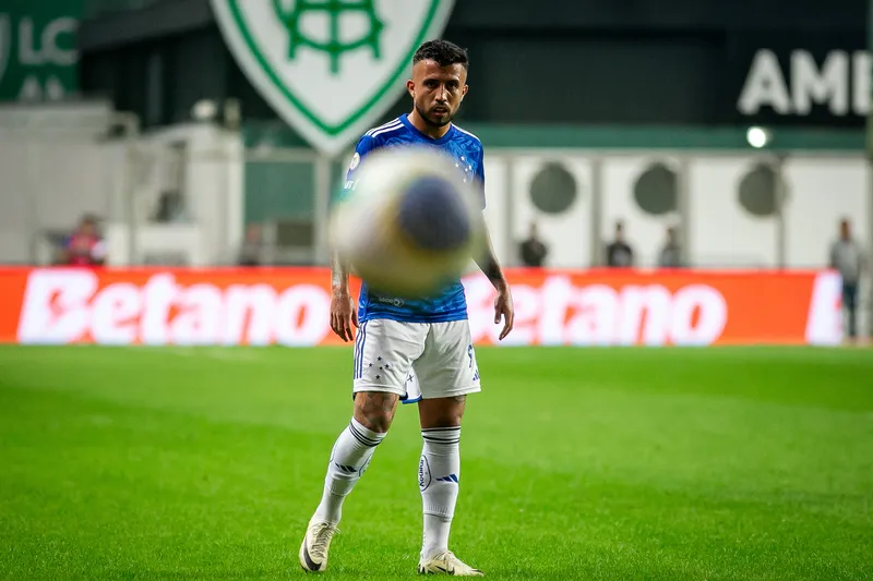 Matheus Henrique durante partida entre Cruzeiro e Red Bull Bragantino