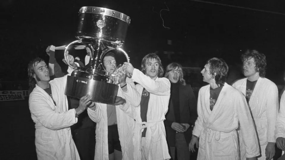 Supercopa Europeia, o torneio criado para sublinhar a for&ccedil;a do Ajax e do futebol total