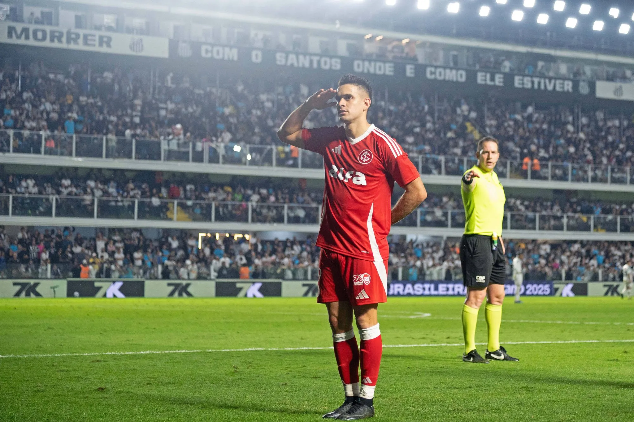 Rafael Borr&eacute; celebra gol pelo Internacional 