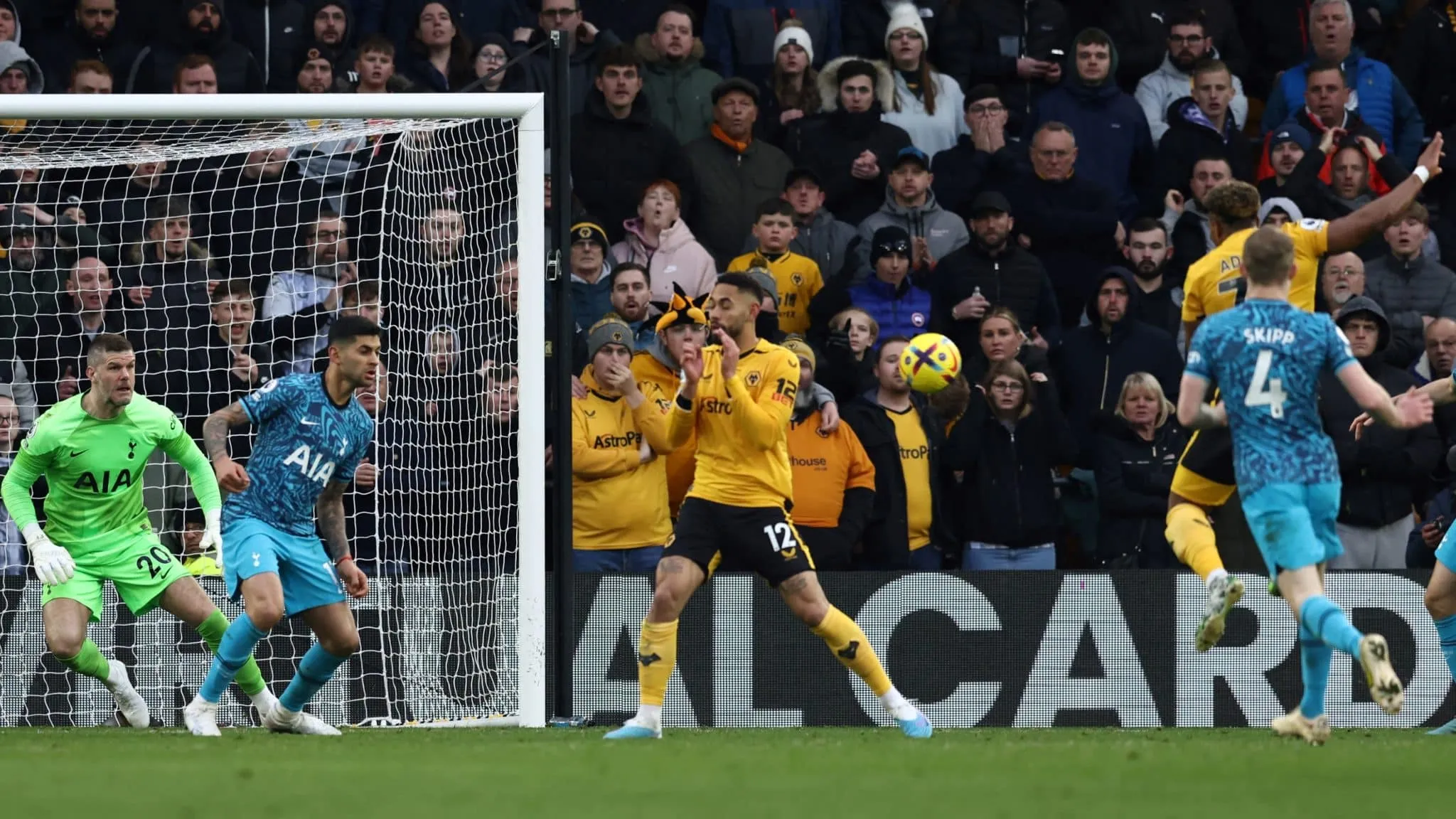 Adama Traor&eacute; fez um belo gol para o Wolverhampton, e o Tottenham segue em busca de regularidade