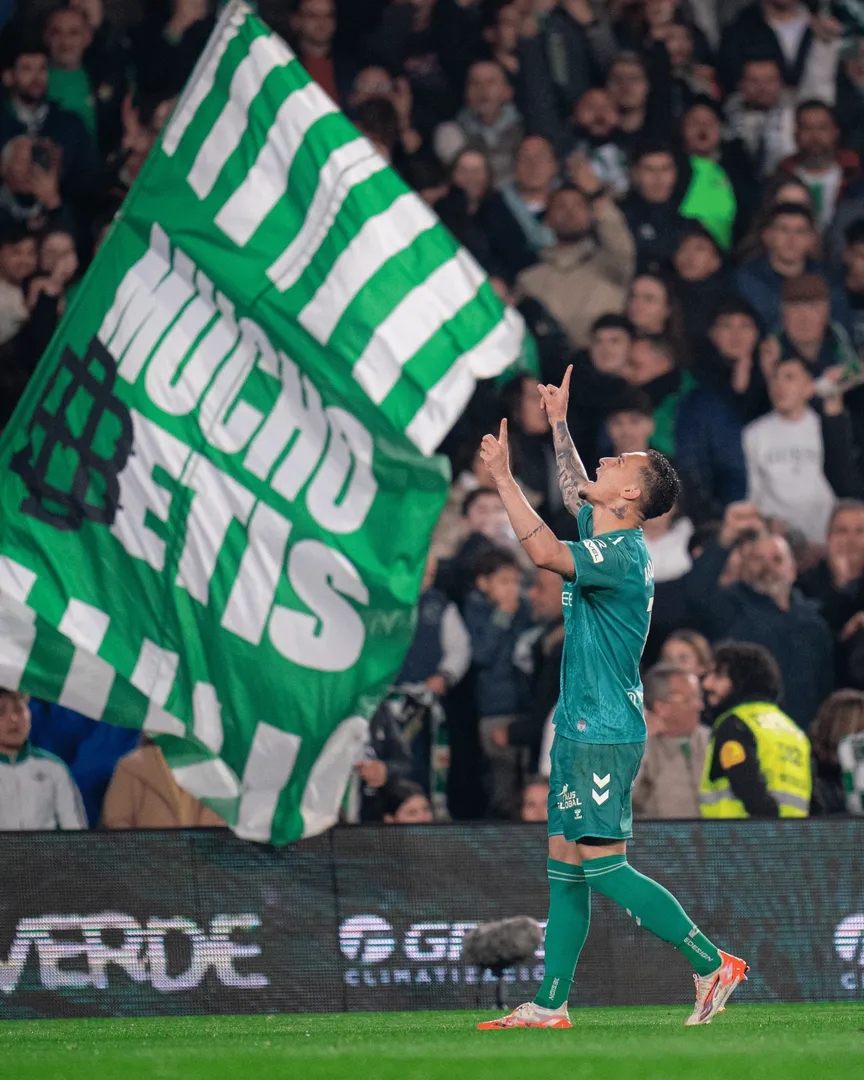 Antony comemora gol do Betis contra a Real Sociedad
