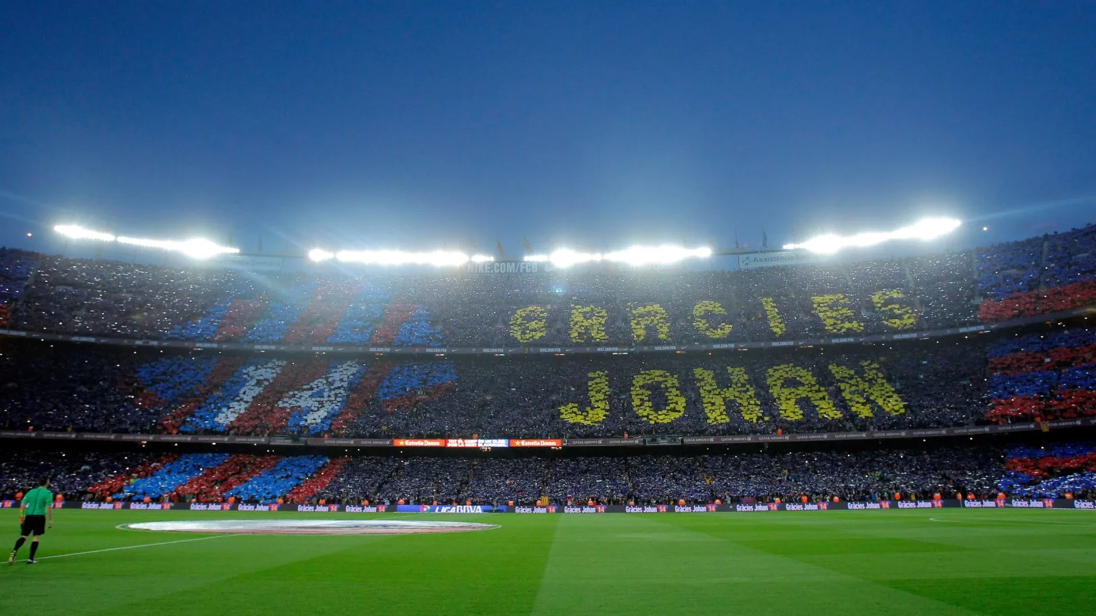 Mosaico e depoimentos: Assim aconteceu o belo tributo a Cruyff antes do cl&aacute;ssico