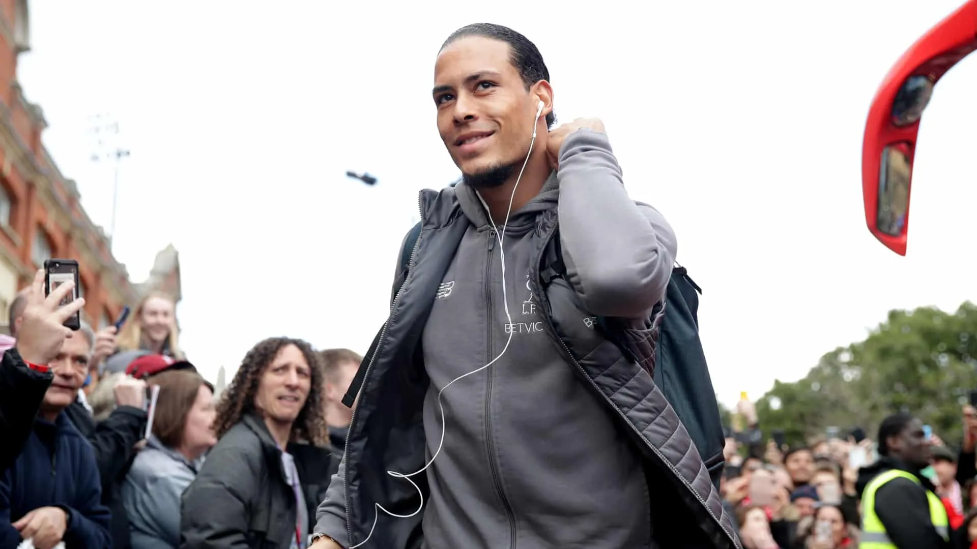 Efetiva&ccedil;&atilde;o de Solskjaer no Manchester United faz Virgil van Dijk ter que mudar de casa