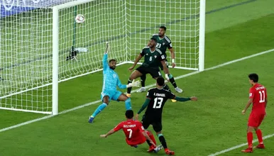 Com tr&ecirc;s bolas na trave, o Quirguist&atilde;o quase provocou uma surpresa hist&oacute;rica na Copa da &Aacute;sia