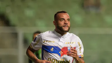 Santos vence briga por atacante, que tamb&eacute;m era alvo do Corinthians, e se prepara para anunciar mais um refor&ccedil;o