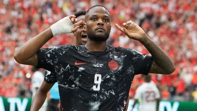 Canad&aacute; 6 x 0 Catar: Tarde hist&oacute;rica de anfitri&otilde;es &eacute; ofuscada por grave les&atilde;o de Kon&eacute;