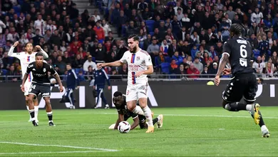 Cherki anotou um lindo gol pelo Lyon, mas foi um pecado que sua jogada&ccedil;a anterior n&atilde;o tenha acabado nas redes