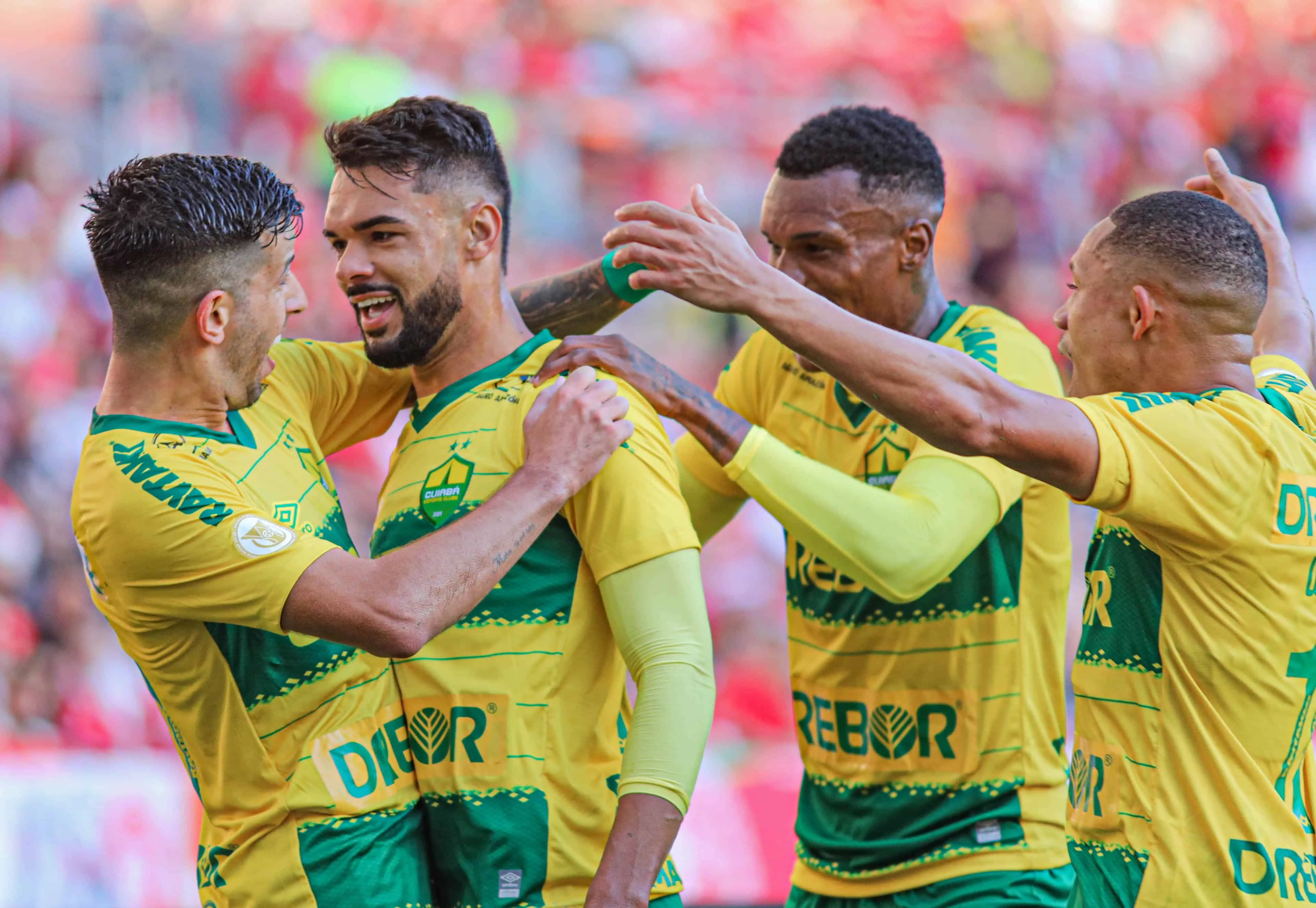 Come&ccedil;ou mal, terminou bem: Cuiab&aacute; reage e vira contra o Inter no Beira-Rio