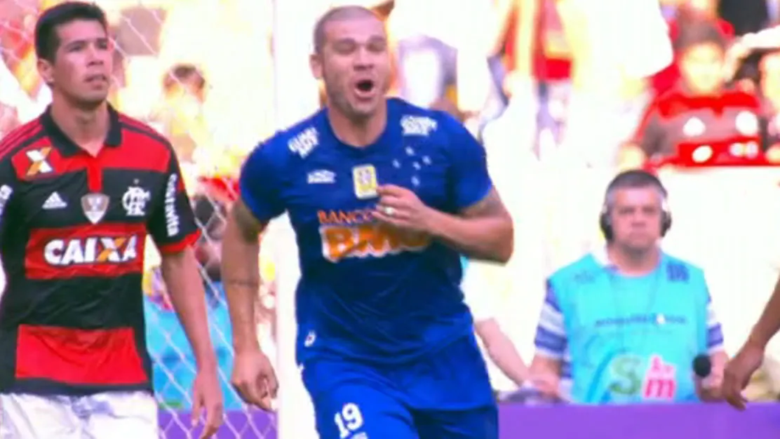 N&iacute;lton achou que tivesse feito um gol, mas apenas passou vergonha mesmo