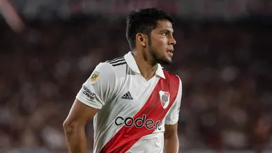 Desejo antigo de Ram&oacute;n Diaz, zagueiro Robert Rojas fica perto do Vasco